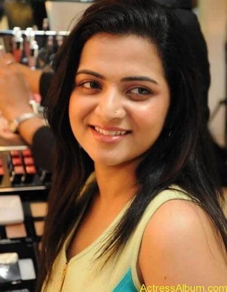 Vijay Tv Anchor Divyadarshini Hot Stills Actress Album