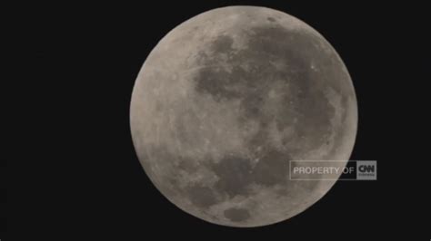 Gerhana bulan terjadi saat sebagian atau keseluruhan penampang bulan tertutup oleh bayangan bumi. Penampakan Fenomena Gerhana Bulan Penumbra - YouTube