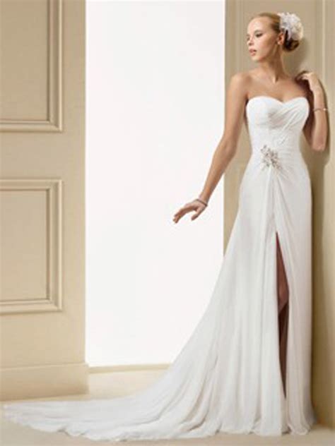 Visit our website to enjoy the beauty of all wedding dresses. Short Wedding Dresses with Long Trains Uk - Styles of ...