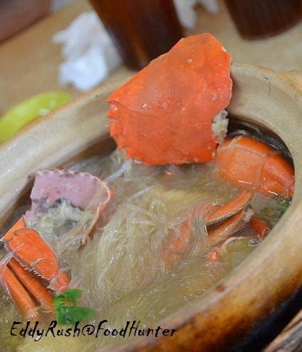 The serving staff here is friendly and very efficient in handling the crowd. Different Taste Restaurant(味不同海鲜坊) Famous Claypot Crab ...