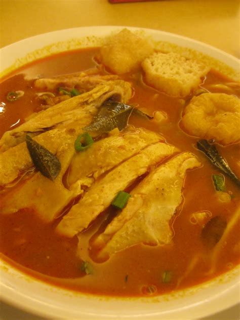 The vegetable is tasty and the chicken rice is not too oily. CoRal: ~Nam Heong Chicken Rice~南香~