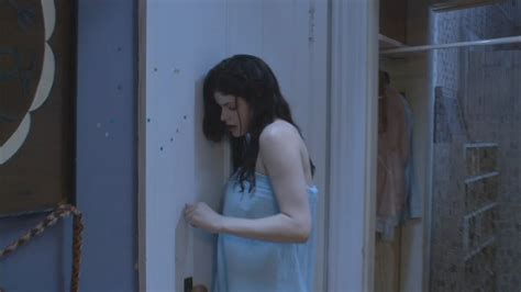 Alexandra Daddario Desnuda En The Attic