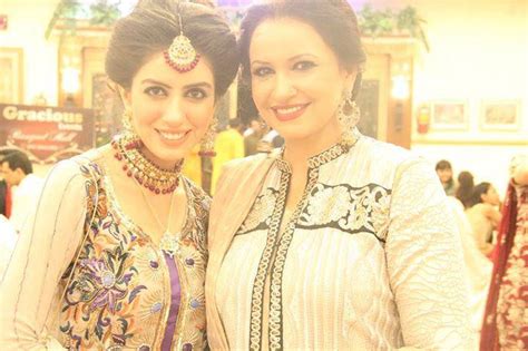 Ya ali madad piyaara sindhi bheen ein bhairo. Saba Faisal with daughter Sadia Faisal! http://www ...
