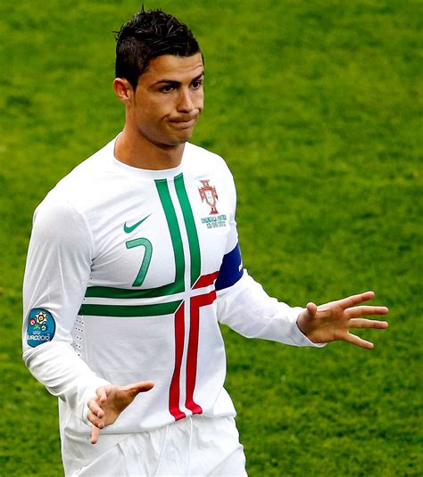 Xiv campeonato europeo de fútbol para selecciones nacionales, organizado por la uefa. Euro 2012 : Cristiano Ronaldo, "Messi, il y a un an, il se ...