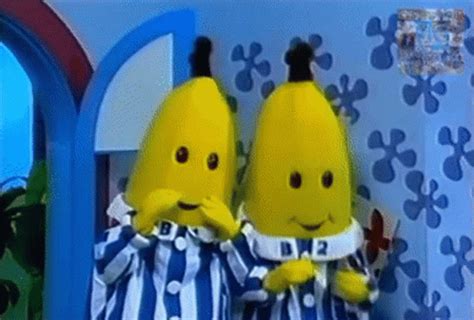 Vous cherchez une image animée d'une nuisette, liquette? Bananas In Pajamas GIFs | Tenor