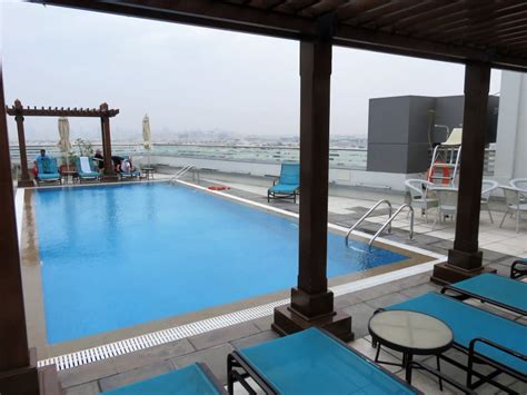 Kleiner Außenpool Auf Der Hilton Garden Inn Dubai Al Muraqabat Dubai • Holidaycheck
