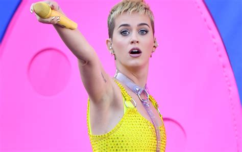 Miley Cyrus Claims Katy Perrys Song I Kissed A Girl Is About Her Glamour