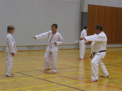Juniorien harjoitukset - Pohjois-Savon Karate ry