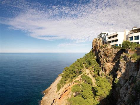 The 10 Most Beautiful Clifftop Hotels In The World Condé Nast