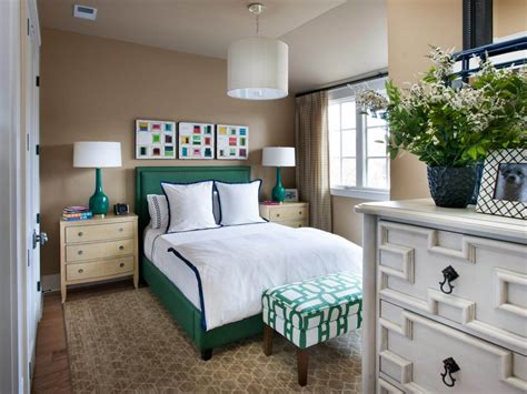 Take inspiration from these beautiful guest room decorating ideas to help your visitors feel comfortable in your home. Guest Bedrooms Defining A Great Host - TheyDesign.net ...