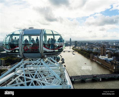 Capsules London Eye London England United Kingdom Stock Photo Alamy