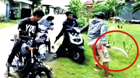 Mambacakan surat yasin dan tahlil merupakan sebuah amalan yang sudah umum di lakukan oleh kejaiban surat yasin juga dapat mempermudah seseorang wafat dengan cepat, ikhlas dan tidak mengalami masalah. Kisah Nyata Keutamaan dan Keajaiban Surah An Nas Setan dan ...