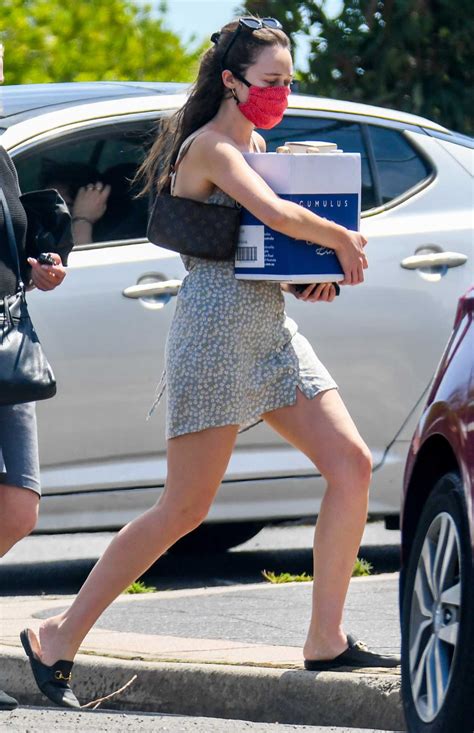 Alycia Debnam Carey In A Grey Mini Dress Goes Shopping In Surry Hills 12242020
