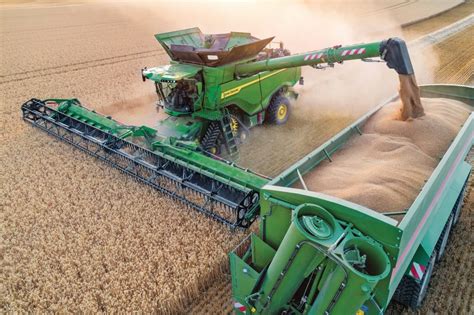 World's Largest Combine Harvester To Debut At The Great Yorkshire Show ...