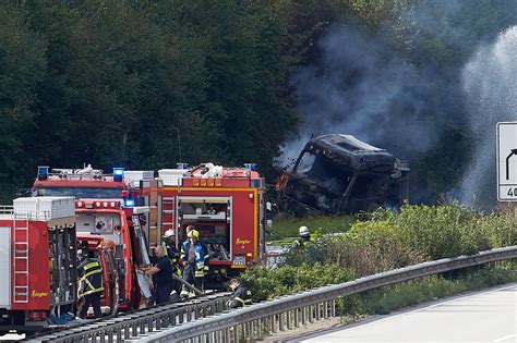 Großeinsatz Auf Autobahn Explosionsgefahr A61 Nach Unfall Voll Gesperrt