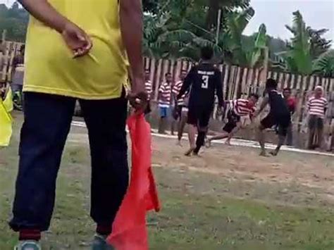 Setelah sukses dengan album luntang lantung kembali latief m merilis album yang hampir sama judulnya yaitu mondar mandir harla luncur 99 mempertemukan team kuat antara kormepet melawan mondar mandir yg mana demenangkan kormepete. Bola kasti sumenep madura|| pengalaman pertama Vs mundar ...