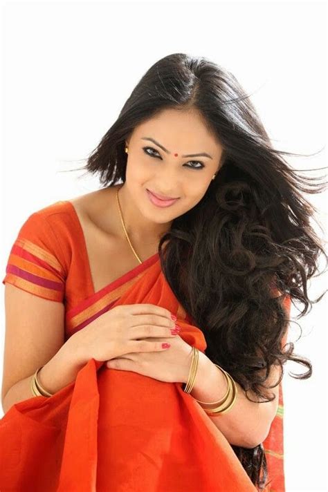 Tamil Ponnu Stylish Hair Most Beautiful Indian Actress Saree