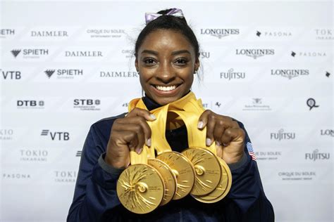 Simone Soars Biles Named 2019 Ap Female Athlete Of The Year The
