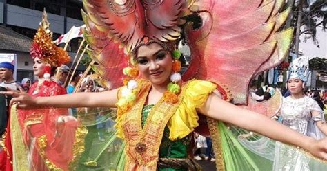 Kenali profil baja ringan untuk desain rumah tahan gempa. 20+ Inspirasi Sketsa Gambar Penari Sigeh Pengunten - Tea ...
