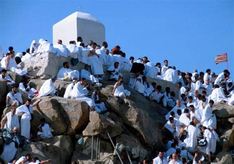 Semua Ada Disini Jabal Rahma Bukit Romantis Umat Muslim