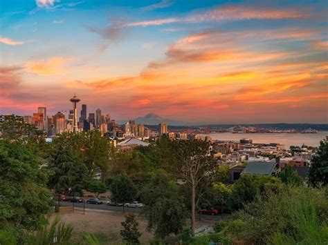 Pin By Barbra Colburn On Seattle New York Skyline Skyline Outdoor