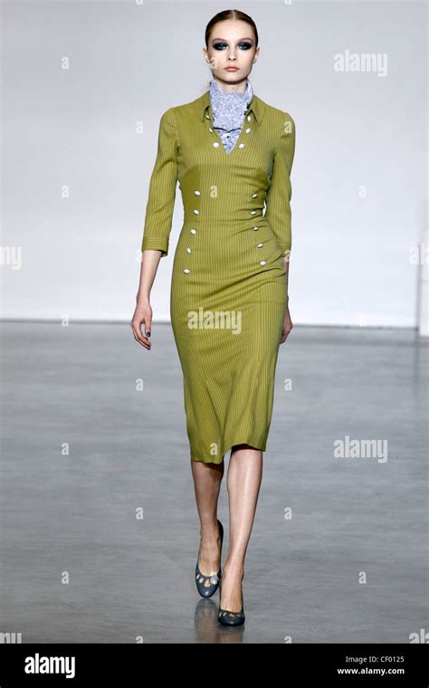 Lwren Scott New York Ready To Wear Autumn Winter An Olive Green Below