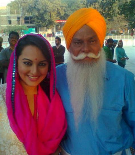 Bollywood actor rajesh vivek died recently due to a heart attack in hyderabad while he was shooting for a southern film. 10 Characters Lagaan Actor Rajesh Vivek Played That Will ...