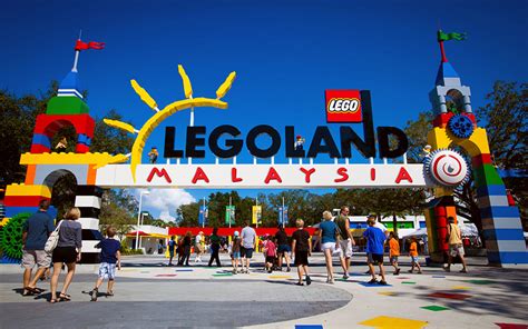 The air travel (bird fly) shortest distance between kuala lumpur and johor bahru is 295 km= 183 miles. 4N3Đ JHB - LEGOLAND - KUALA LUMPUR tour Malaysia gia đình