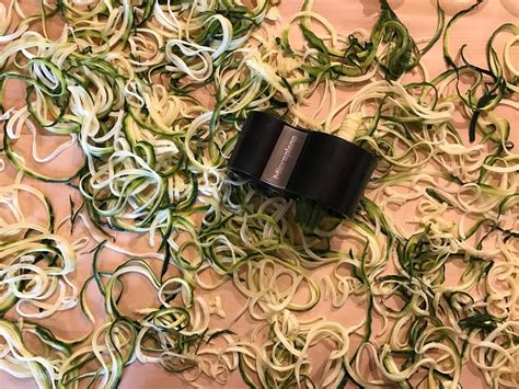 Mentre le zucchine grattugiate si stanno cuocendo, preparate la besciamella nella classica maniera. Le Farfalle Nello Stomaco