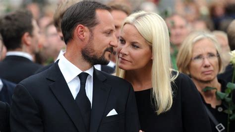Find the perfect kronprinzessin mette marit von norwegen stock photos and editorial news pictures from getty images. Mette-Marit & Haakon von Norwegen: Schock vorm großen Fest ...