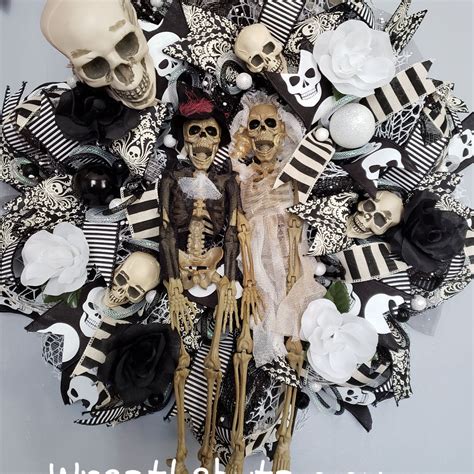 Bride And Groom Skeleton Halloween Wreathgothic Etsy Halloween Wreath Skeleton Halloween