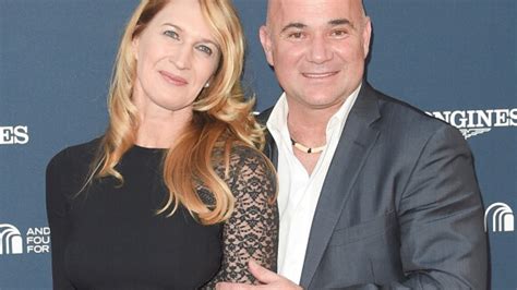 Photo Steffi Graf Et Son Mari André Agassi Sur Le Court En Terre