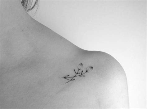 Usually designed to stretch the length of the collarbone on one side or both, they look fantastic in a. 30 Elegant Shoulder Tattoos for Women With Style | Elegant ...