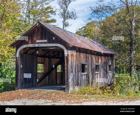 New England Covered Bridge Autumn Hi Res Stock Photography And Images