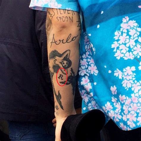 Jun 29, 2020 · tattoo: Harry Styles' 52 Tattoos & Their Meanings - Body Art Guru