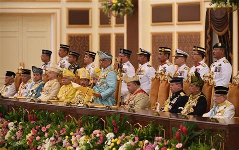 Sistem parlimen kita sendiri hanya berusia 60 tahun. bondalesungpipit: #pjj : Majlis Raja-Raja (MRR)