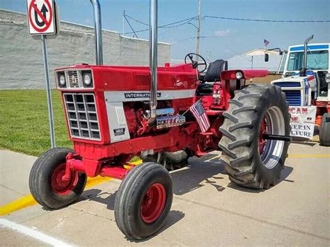 Ih 1468 V 8 Tractors Vintage Tractors Farmall
