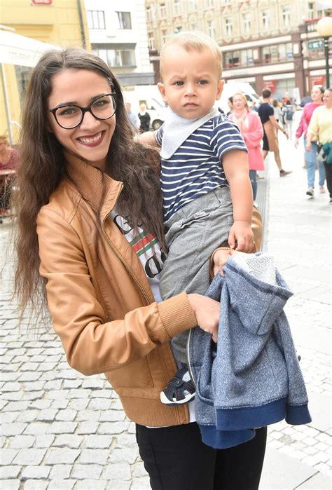 Uvnitř něco strašně páchne, a nikdo nemůže přijít na to, co to je. GALERIE: Bude to vážné! Zásadní rozhodnutí Burešové a ...