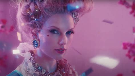 Taylor Swift Shares New Video For “bejeweled” Watch Dj Discjockey