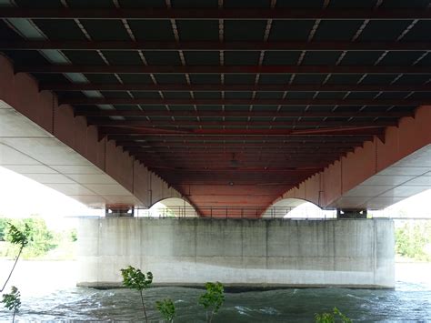 Die brigittenauer brücke ist eine sechsspurige straßenbrücke über die donau in wien. Wien - Brücken - Brigittenauer Brücke