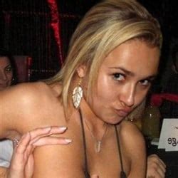Hayden Panettiere Whips Her Tit Out During Dinner