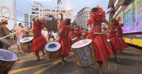Jornal Nacional Começa O Carnaval Em Salvador Que Homenageia O