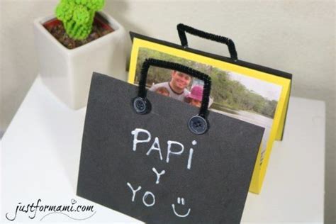 Elige su paleta de colores favorita para que sepa que la personalizaste. Tarjetas para el día del padre con materiales reciclados ...