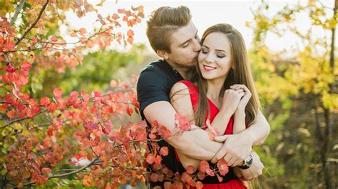 Beautiful Loving Couple Romance In Nature Autumn Leaves Hd Wallpaper 1920×1200 1920×1080 Couple