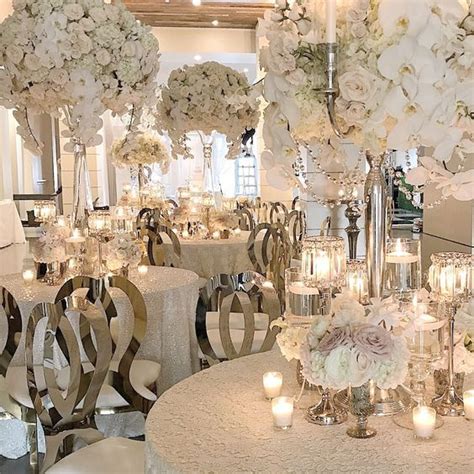 Décoration et arrangements en argent pour le mariage en argent (25 ans