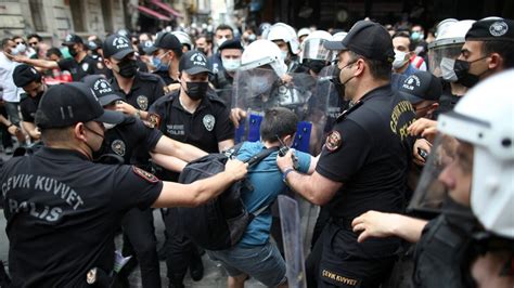 Turkish Police Fire Tear Gas To Disperse Lgbti March In Istanbul