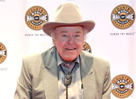 Roy Clark Country Guitar Virtuoso ‘hee Haw Star Has Died At 85