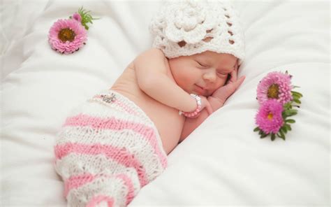 Free Download Cute Baby Girl Sleeping With Smile Hd Photos Images