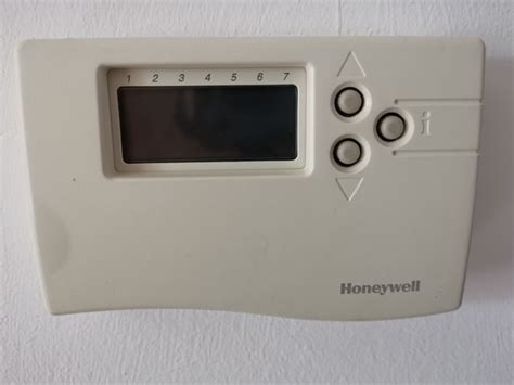 Sobni Termostat Honeywell Cm67