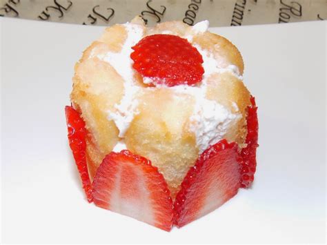 MINI CHARLOTTE AUX FRAISES
